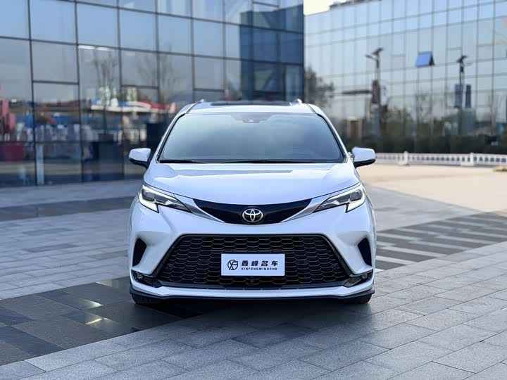 Фото 2 - Toyota Granvia