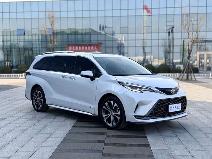 Фото 3 - Toyota Granvia