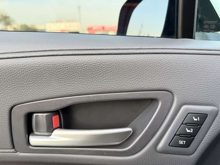 Фото 5 - Toyota Granvia