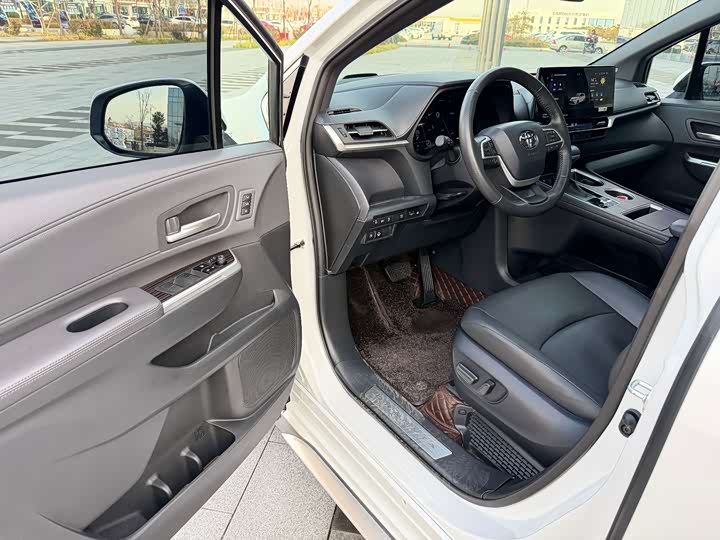 Фото 6 - Toyota Granvia