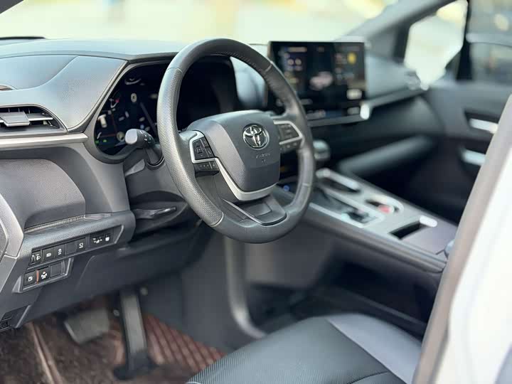 Фото 7 - Toyota Granvia