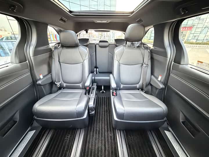 Фото 9 - Toyota Granvia