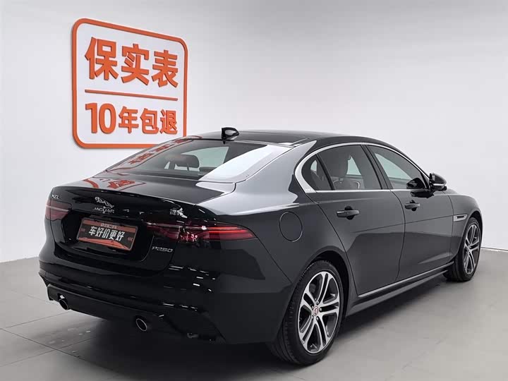 Фото 2 - Jaguar XE L