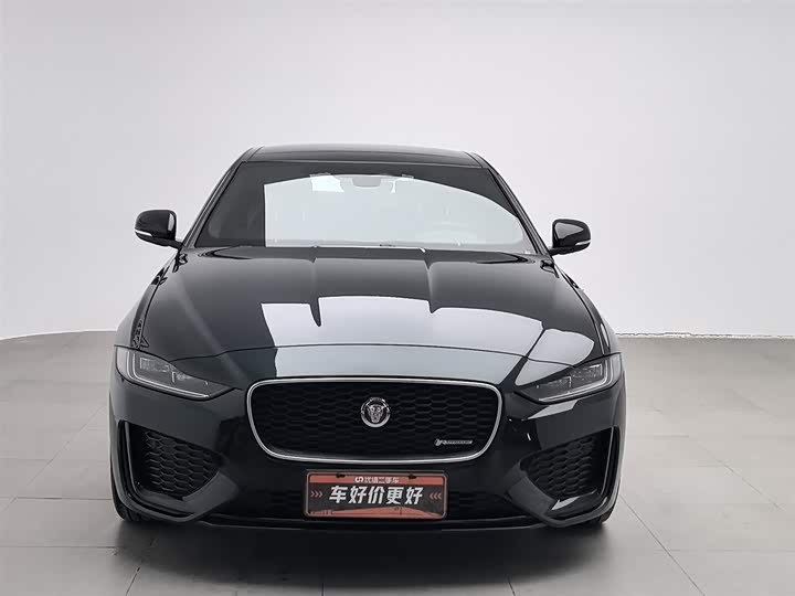 Фото 3 - Jaguar XE L
