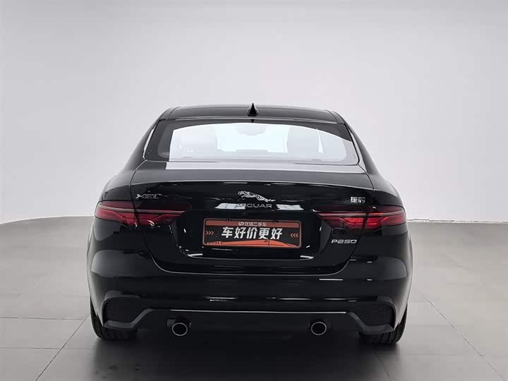 Фото 4 - Jaguar XE L