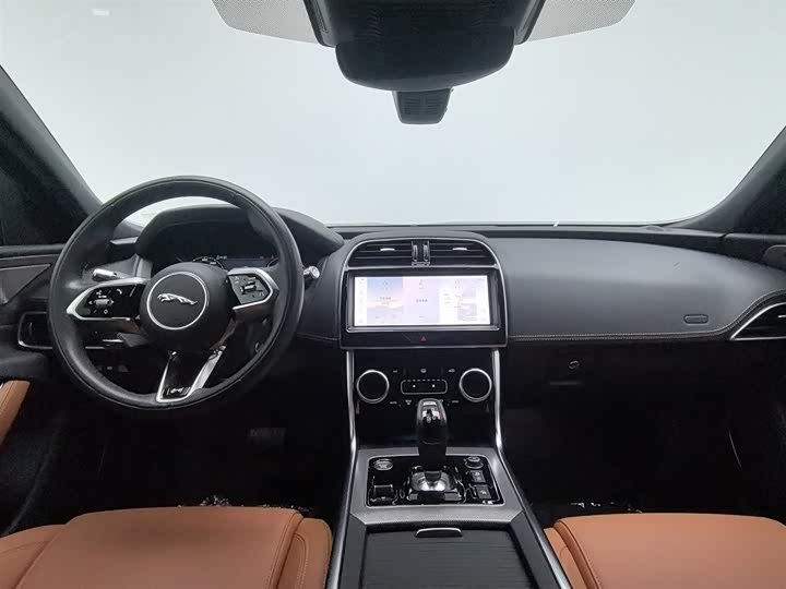 Фото 5 - Jaguar XE L