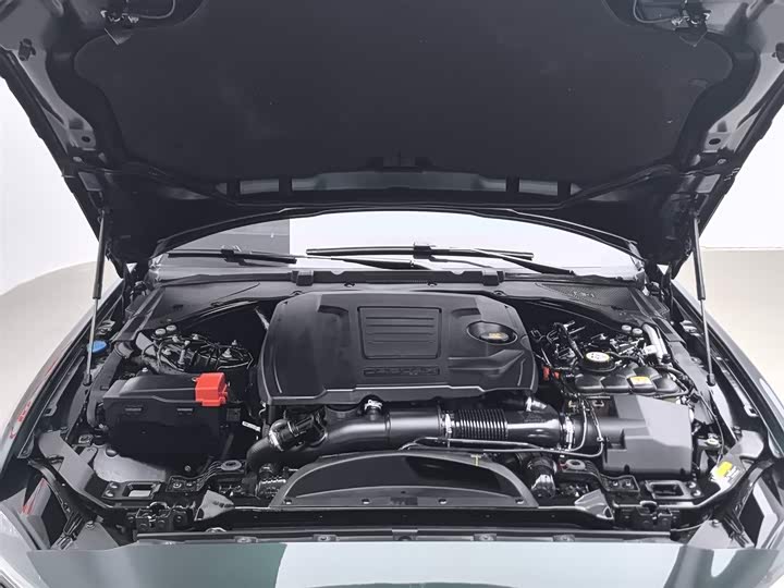 Фото 6 - Jaguar XE L