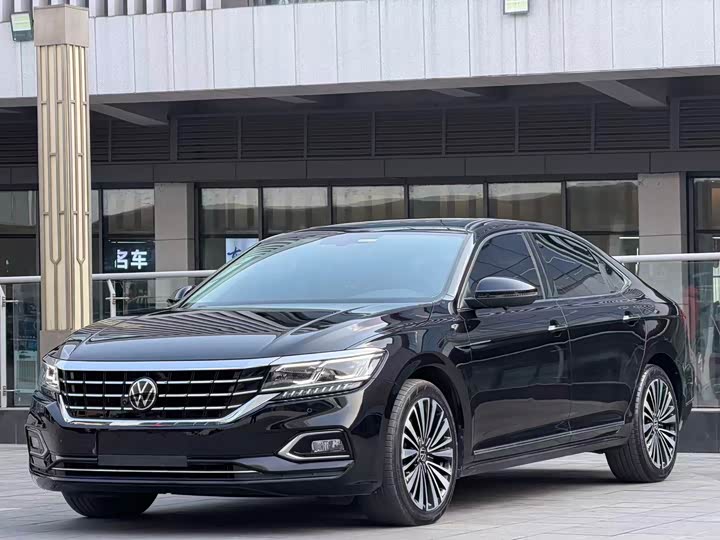 Фото 1 - Volkswagen Passat