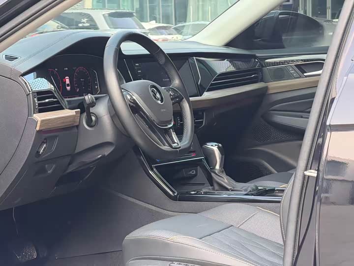 Фото 8 - Volkswagen Passat