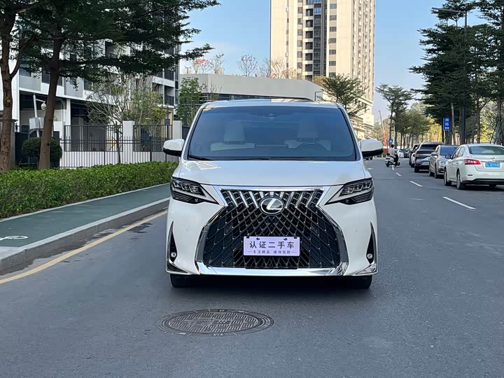 Фото 2 - Lexus LM