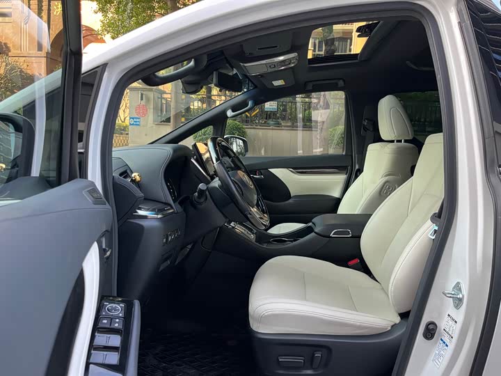 Фото 9 - Lexus LM