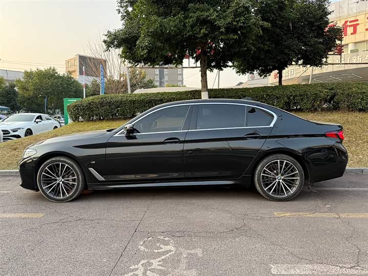 Фото 3 - BMW 5 Series