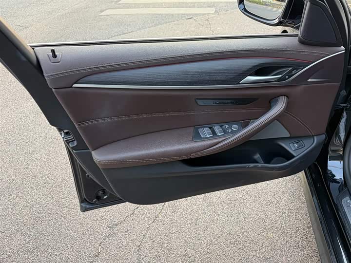 Фото 6 - BMW 5 Series