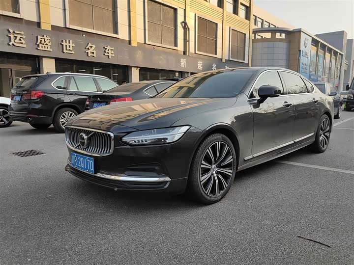 Фото 1 - Volvo S90