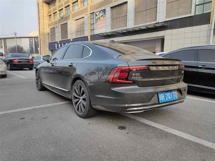 Фото 4 - Volvo S90