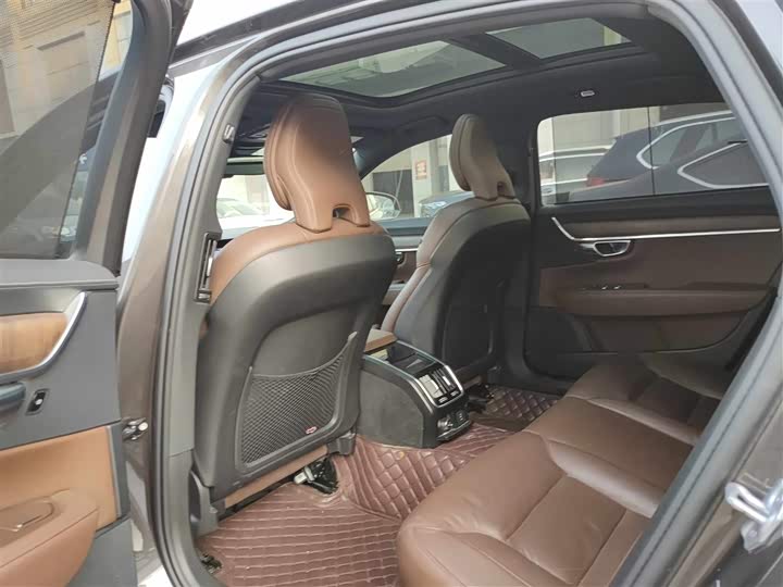 Фото 8 - Volvo S90