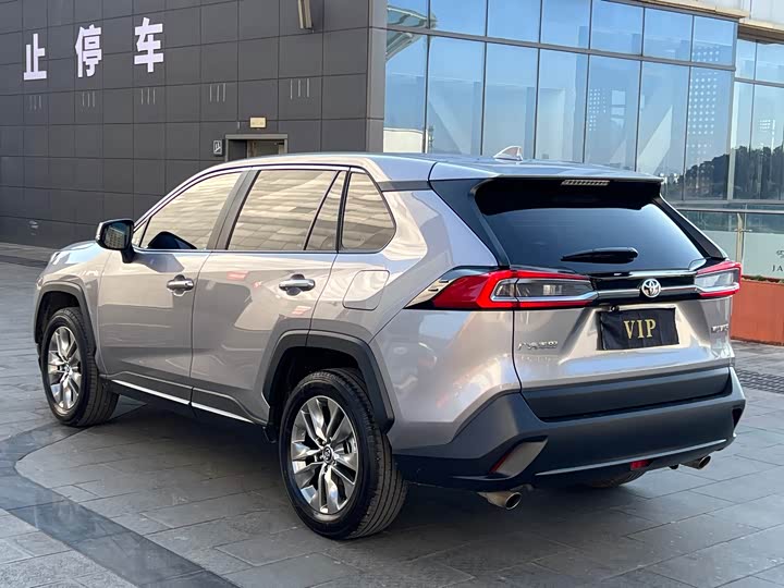 Фото 4 - Toyota Wildlander