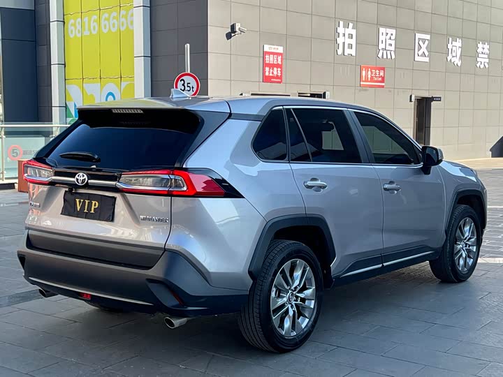 Фото 6 - Toyota Wildlander