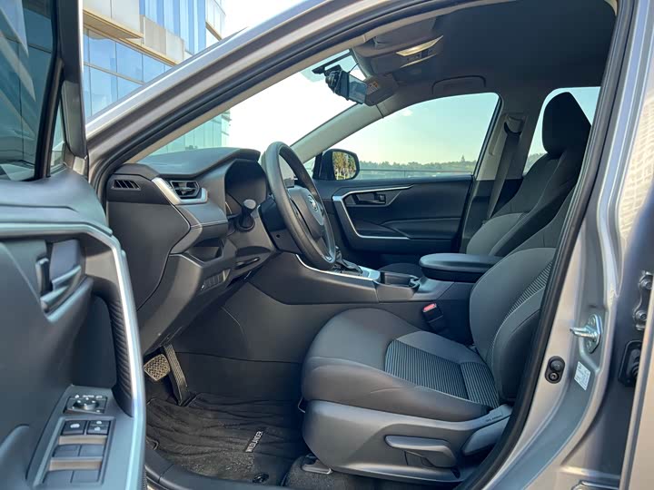 Фото 9 - Toyota Wildlander