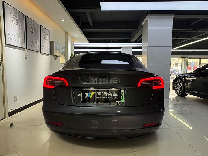 Фото 3 - Tesla Model 3