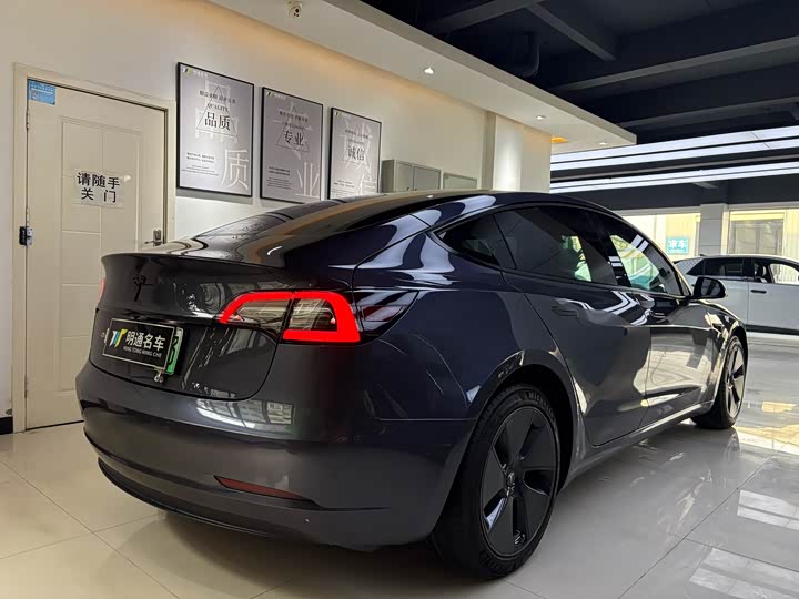 Фото 4 - Tesla Model 3