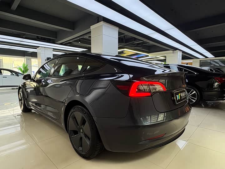 Фото 5 - Tesla Model 3