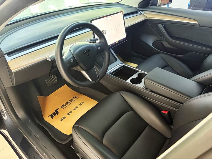 Фото 6 - Tesla Model 3