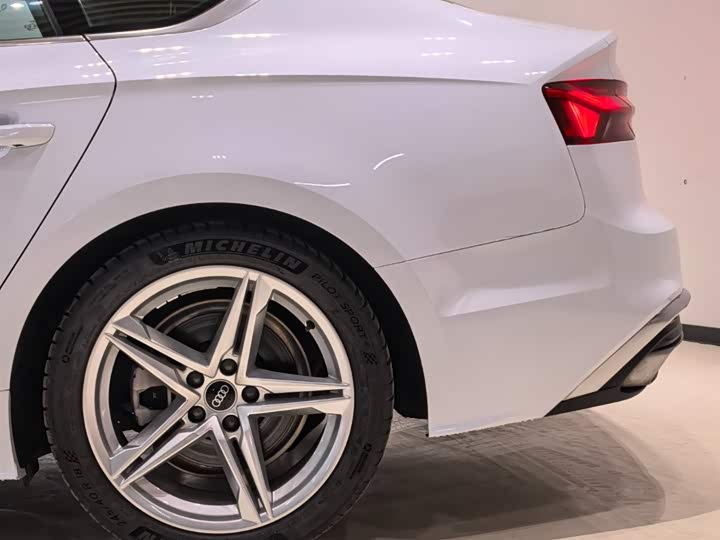 Фото 9 - Audi A5