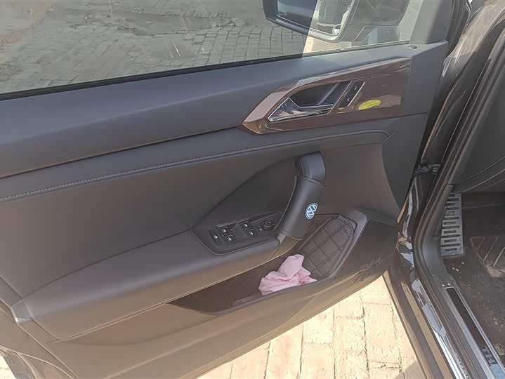 Фото 7 - Volkswagen Tharu