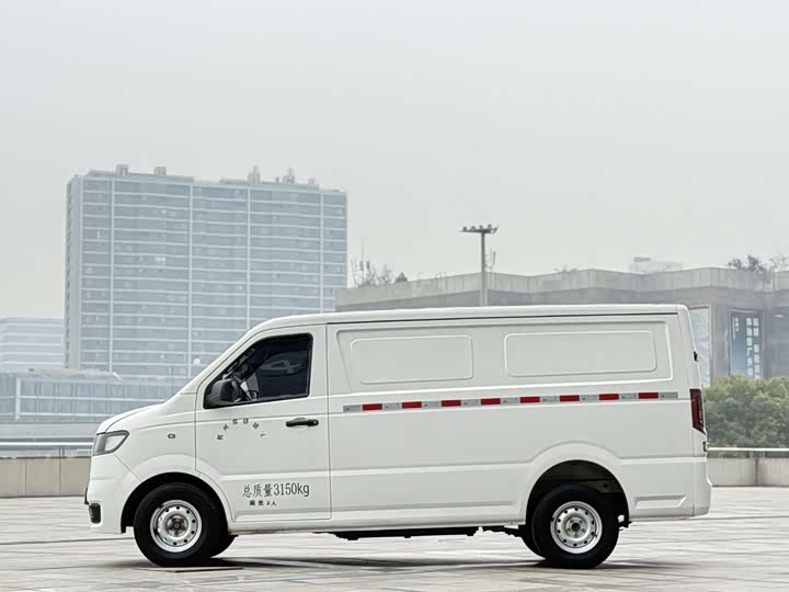 Фото 3 - Foton EV6