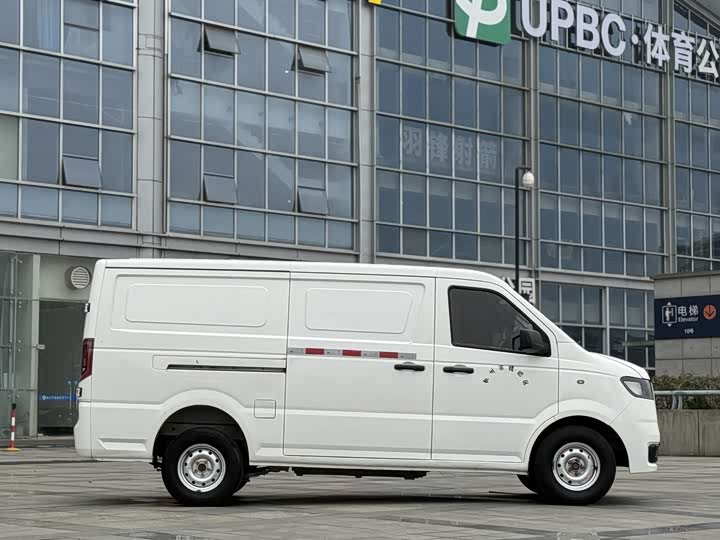 Фото 7 - Foton EV6