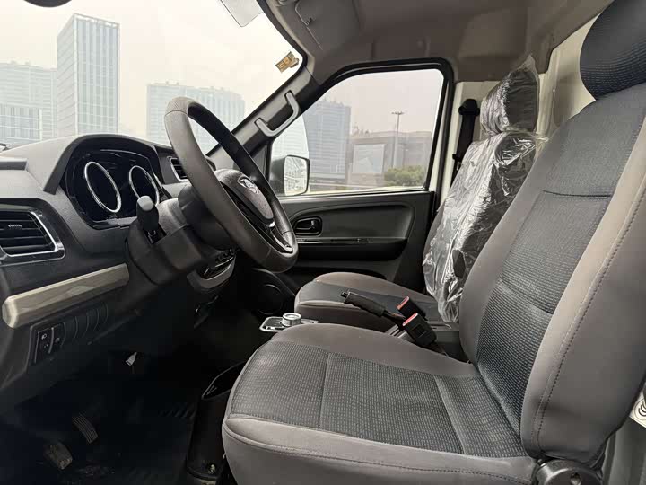 Фото 9 - Foton EV6