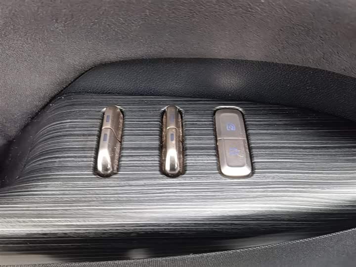 Фото 9 - Dongfeng Yipai eπ 008