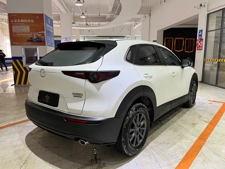 Фото 4 - Mazda CX-30