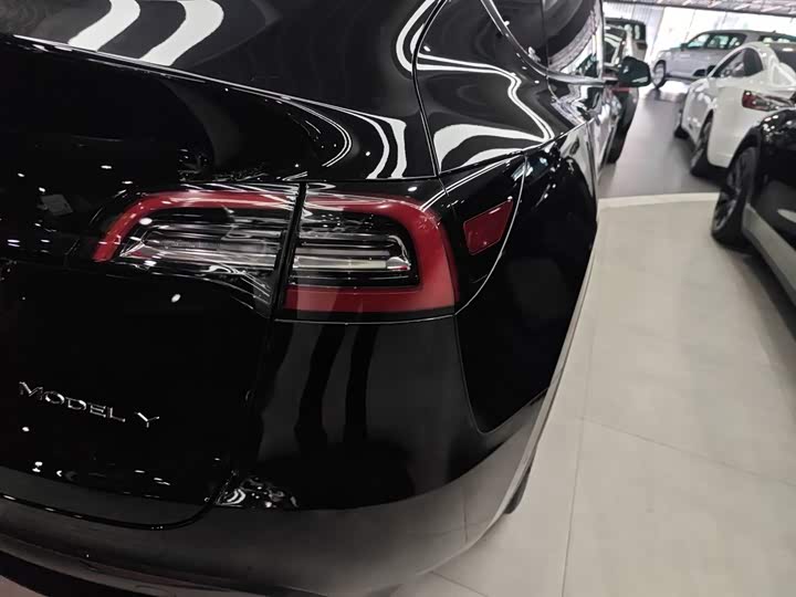 Фото 8 - Tesla Model Y
