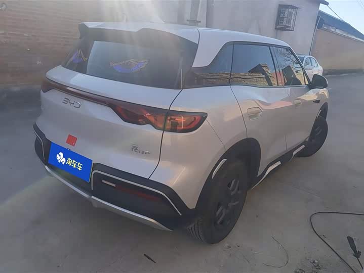 Фото 3 - BYD Yuan Up