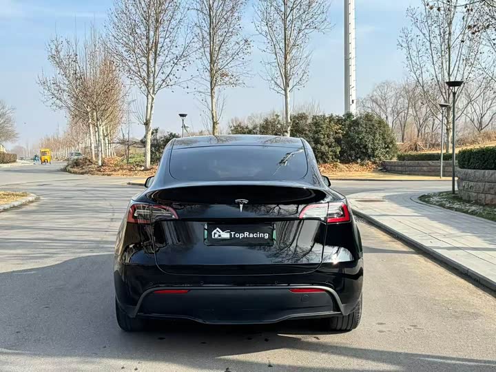 Фото 8 - Tesla Model Y