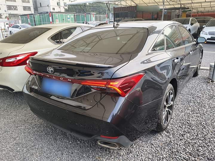 Фото 7 - Toyota Avalon