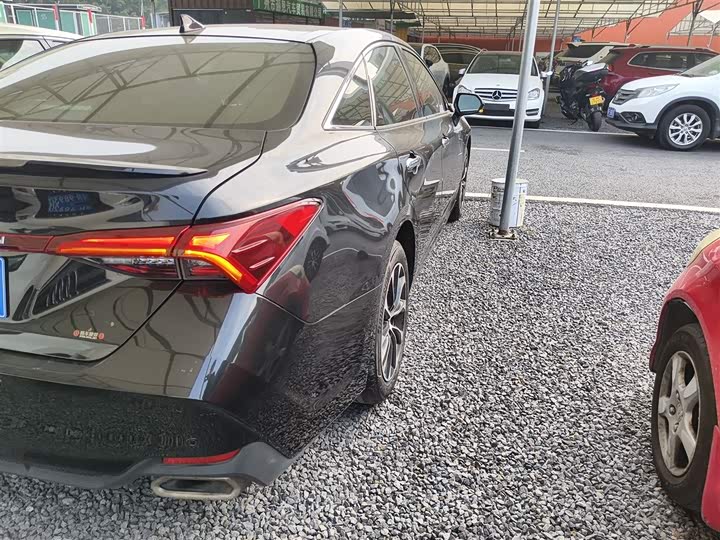 Фото 8 - Toyota Avalon