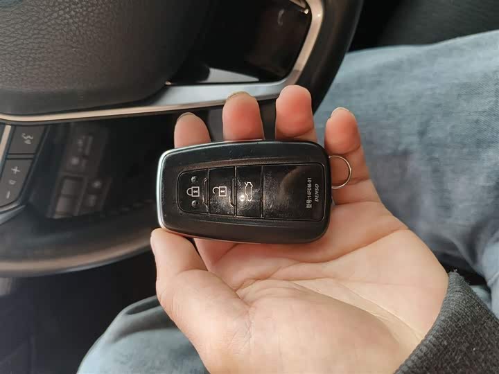 Фото 9 - Toyota Avalon