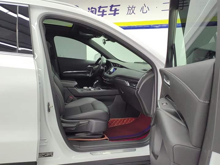 Фото 8 - Cadillac XT4