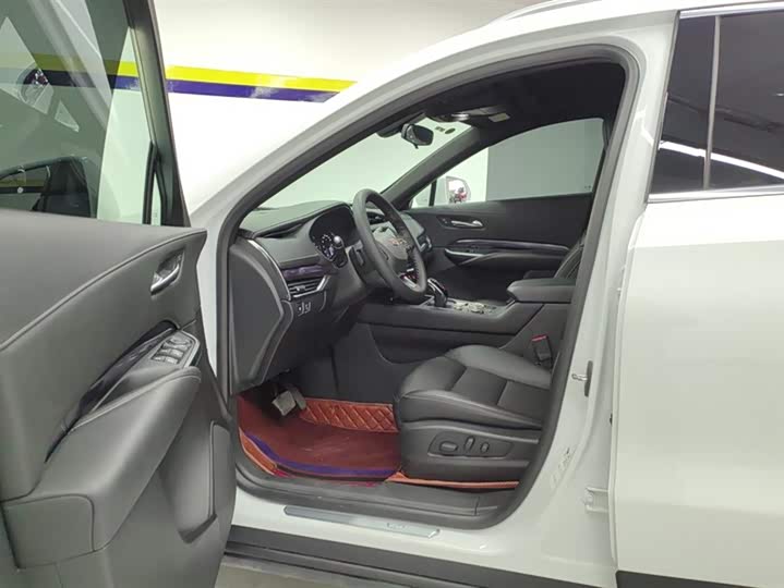 Фото 9 - Cadillac XT4