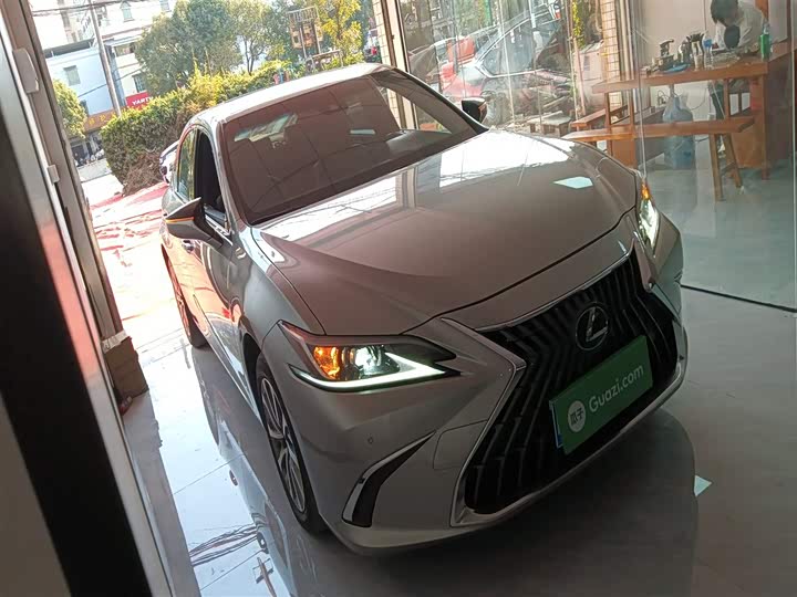 Фото 4 - Lexus ES