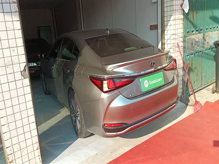 Фото 5 - Lexus ES