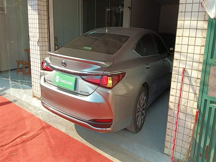 Фото 7 - Lexus ES