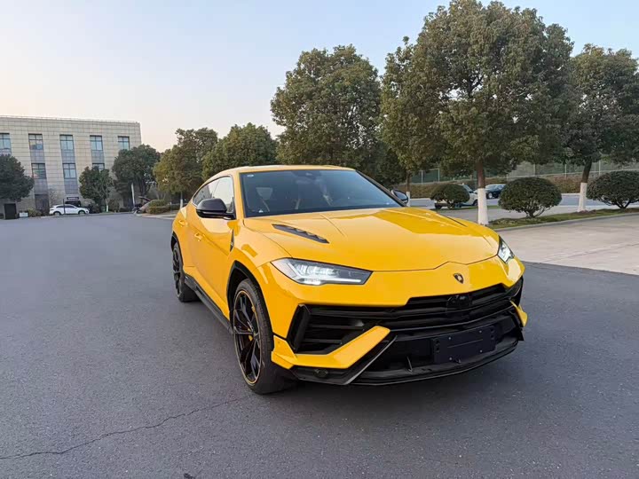 Фото 1 - Lamborghini Urus