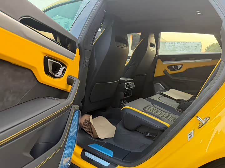 Фото 5 - Lamborghini Urus