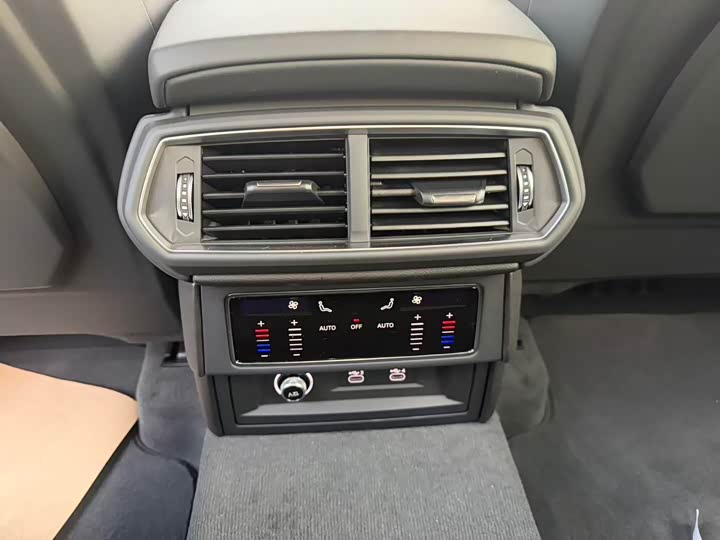 Фото 8 - Lamborghini Urus