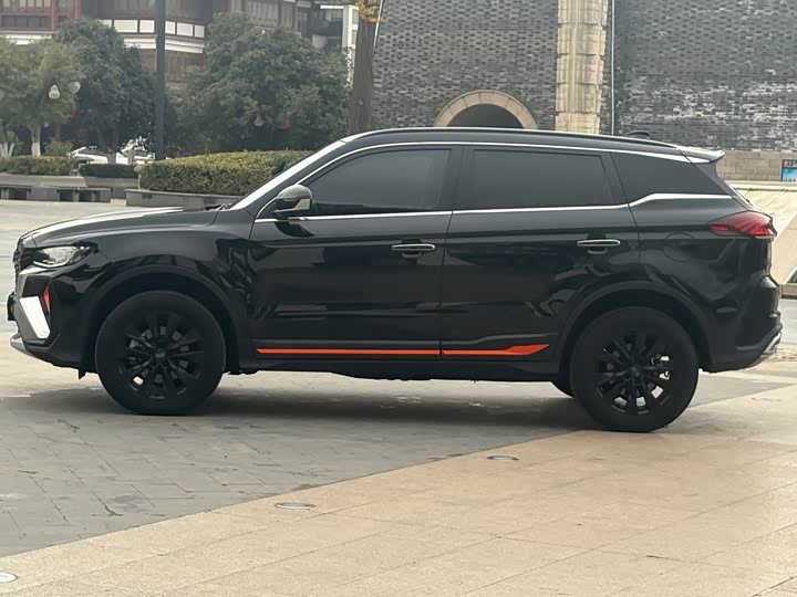 Фото 8 - Geely Atlas