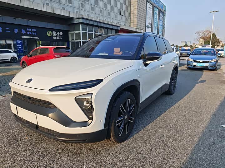 Фото 1 - Nio ES6